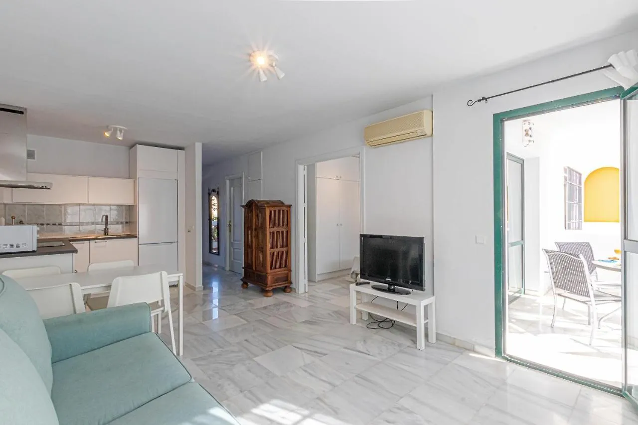 דירה בנאלמדנה 797 Holiday Rentals - Apartamento Frente Al Parque La Paloma Con Piscina ספרד