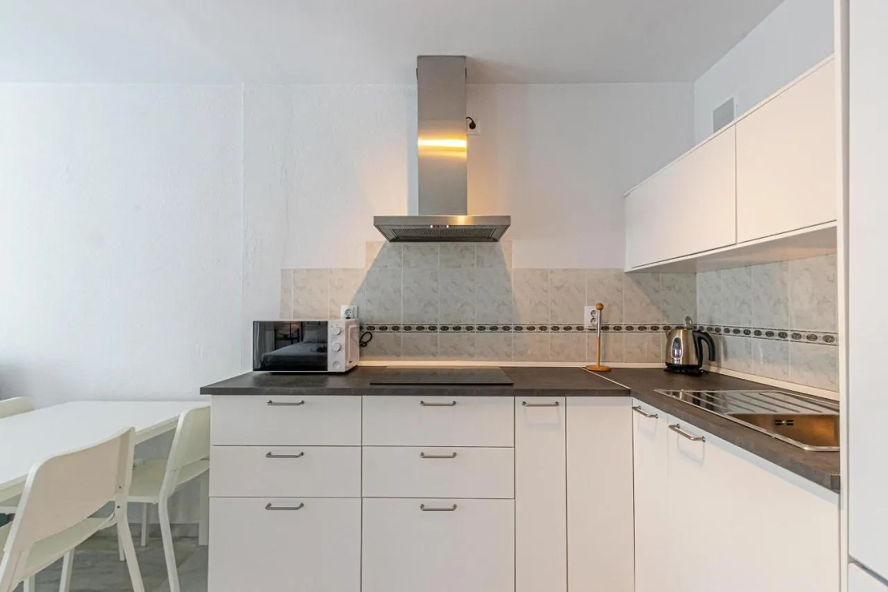 דירה בנאלמדנה 797 Holiday Rentals - Apartamento Frente Al Parque La Paloma Con Piscina